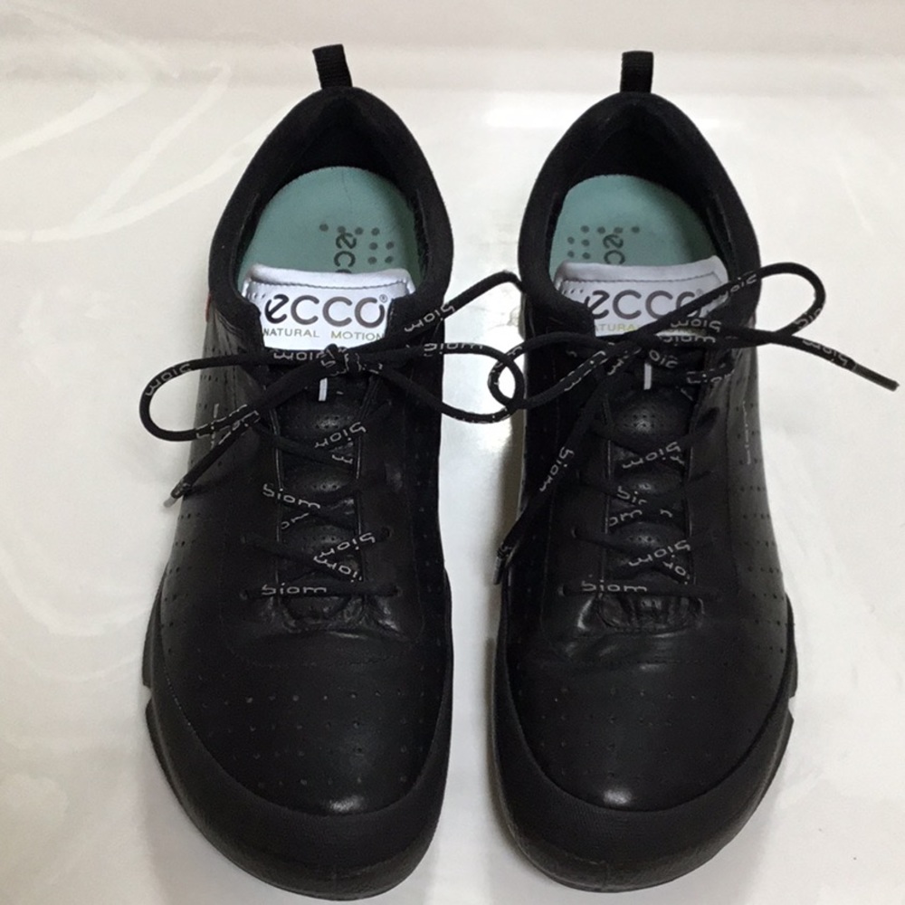 Ecco Women’s Biom Sneaker SZ 10 Black Leather
